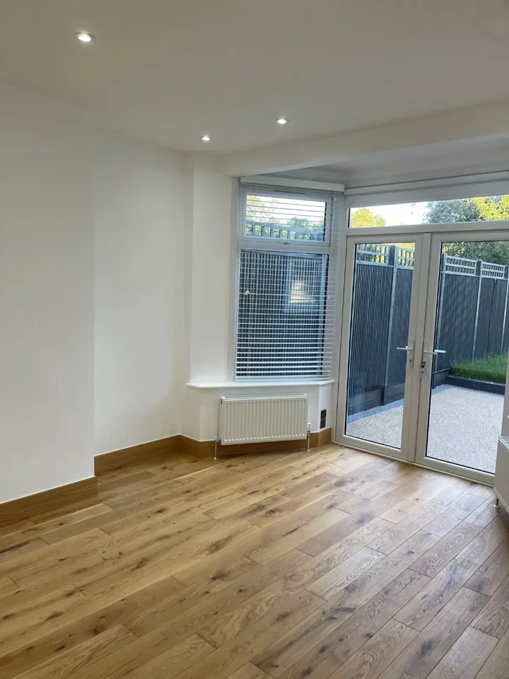 Room Bramley Road in Greater London