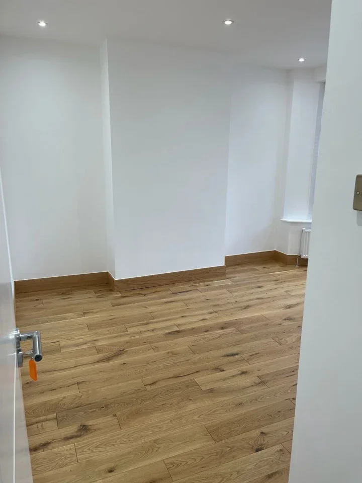 Room Bramley Road in Greater London