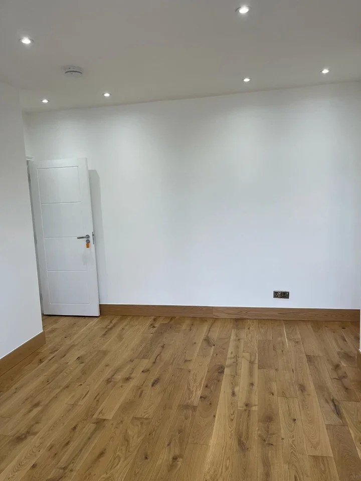 Room Bramley Road in Greater London