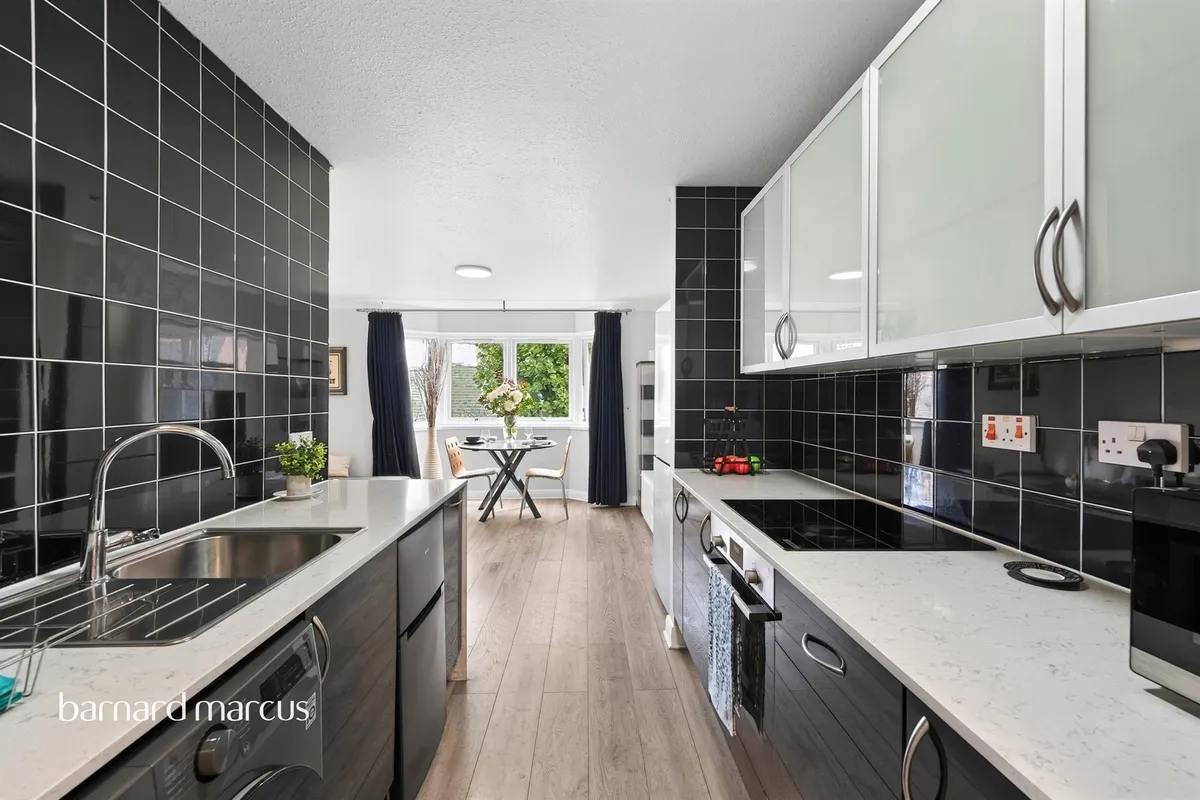 Flat Denmark Road in Greater London