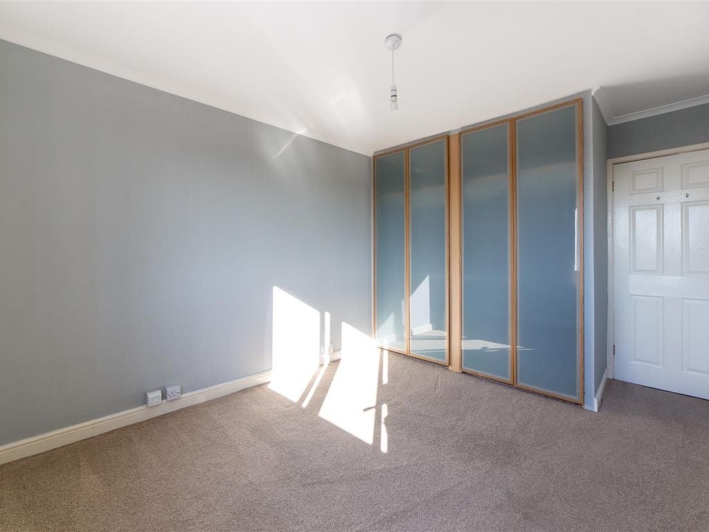 Flat Ingram Avenue in Newcastle upon Tyne
