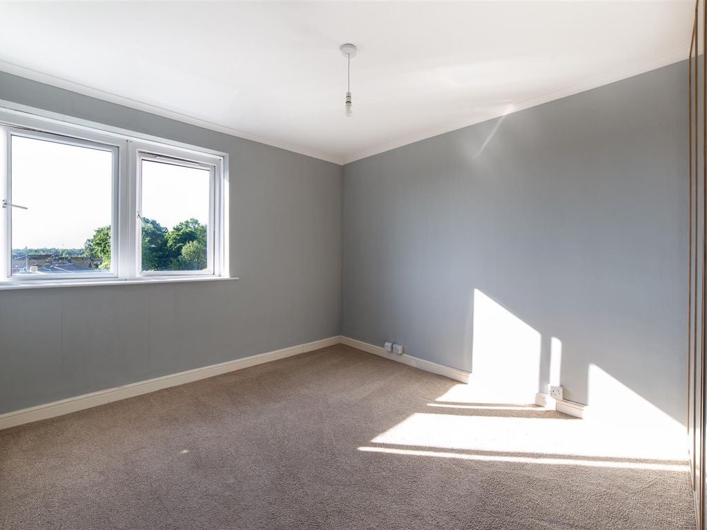 Flat Ingram Avenue in Newcastle upon Tyne
