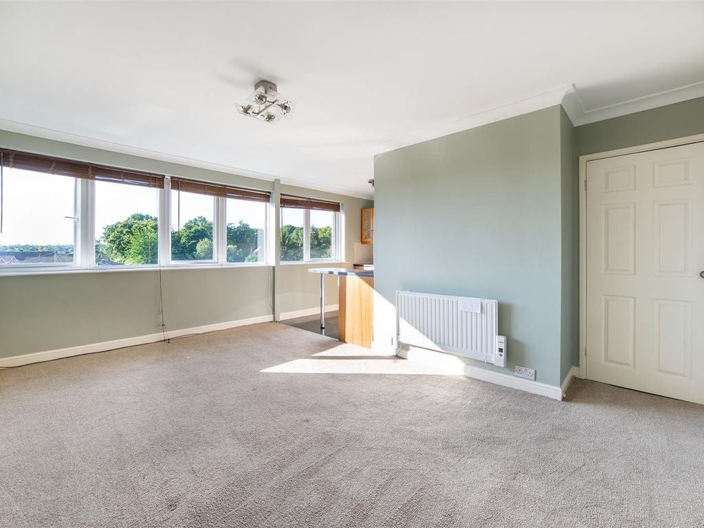 Flat Ingram Avenue in Newcastle upon Tyne