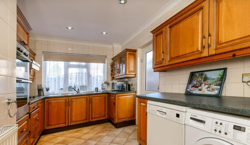 Room Western Avenue in Greater London