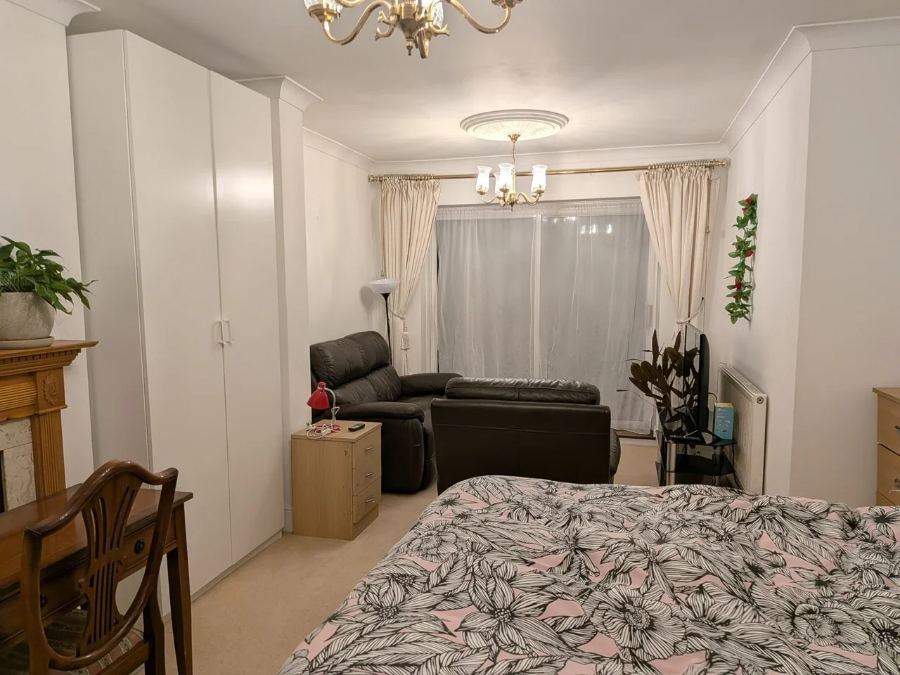 Room Western Avenue in Greater London