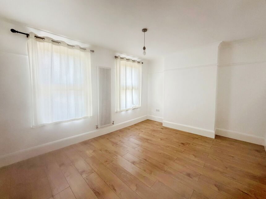 Flat Morley Road in Greater London