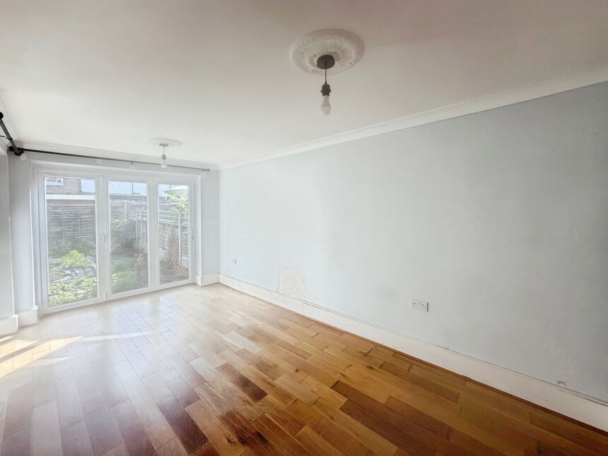 Flat Morley Road in Greater London