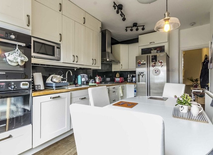 Flat Maldon Road in Greater London