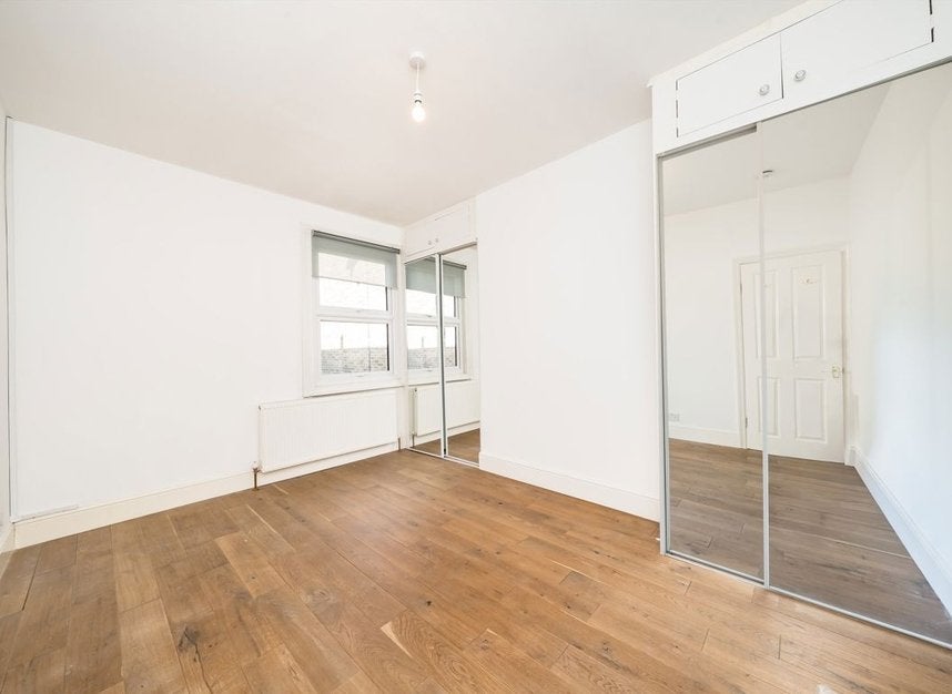 Flat Maldon Road in Greater London