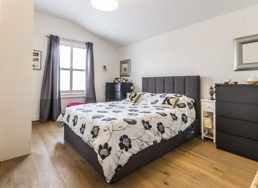 Flat Maldon Road in Greater London