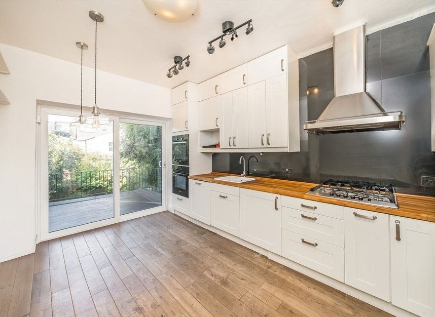 Flat Maldon Road in Greater London