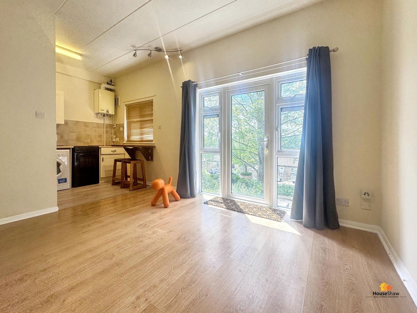 Flat Cheviot Close in High Wycombe