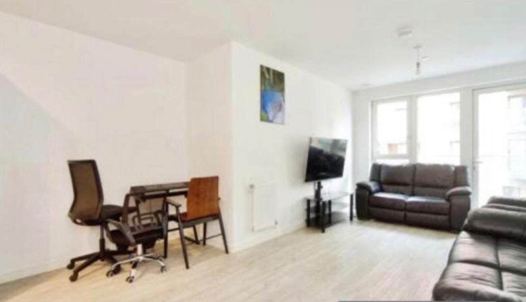 Room Ironworks Way in Greater London
