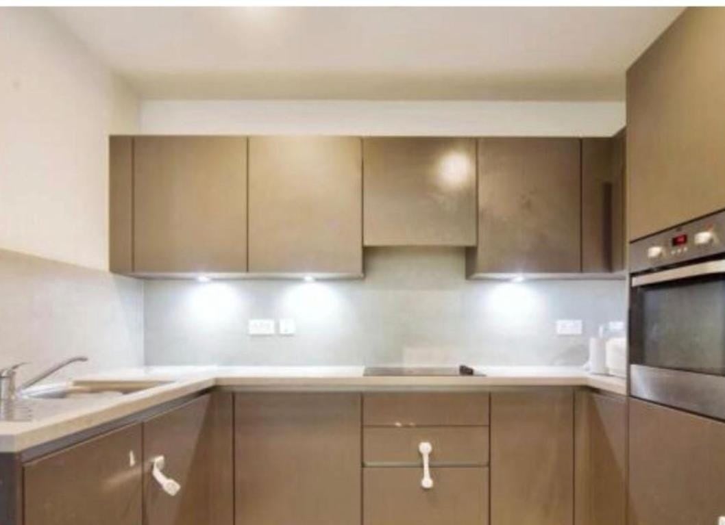 Room Ironworks Way in Greater London