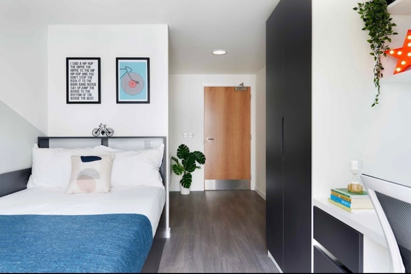 Room Westfield Road in City of Edinburgh