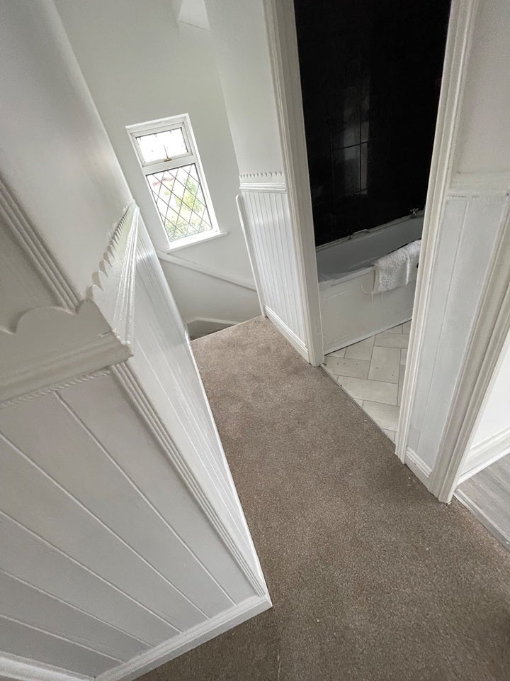 Room Compton Place in Ellesmere Port