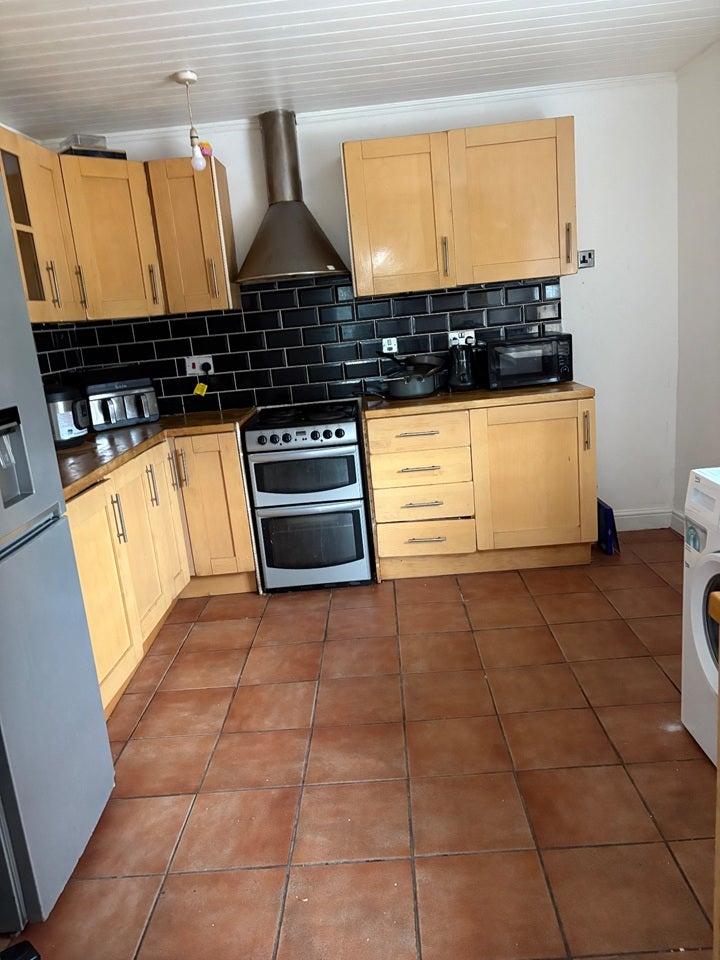 Room Compton Place in Ellesmere Port