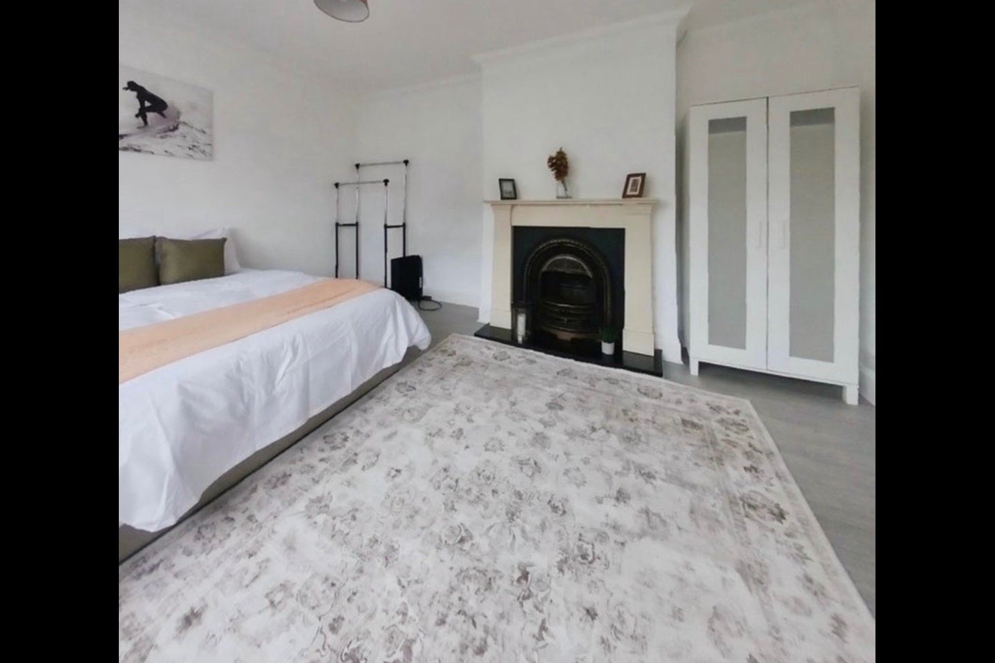 Room Compton Place in Ellesmere Port
