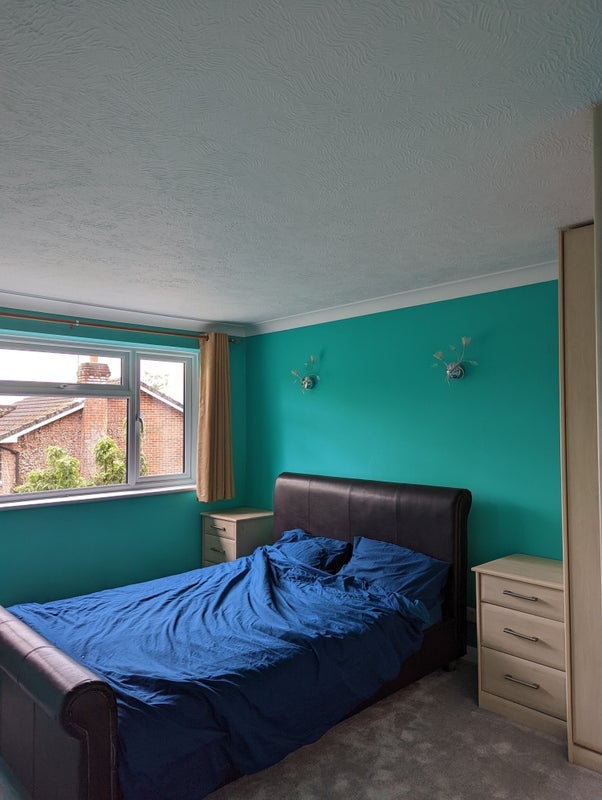 Room Kingswood Close in Crawley