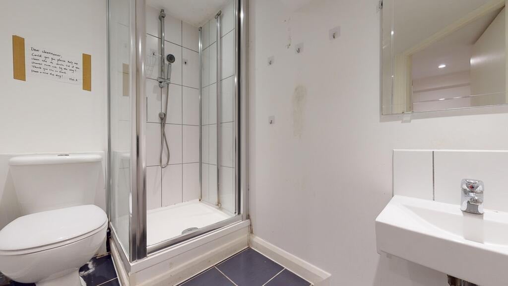 Flat Newington Butts in Greater London