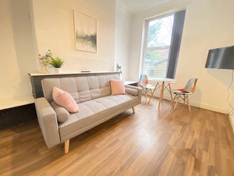 Room Sunbury Road in Liverpool