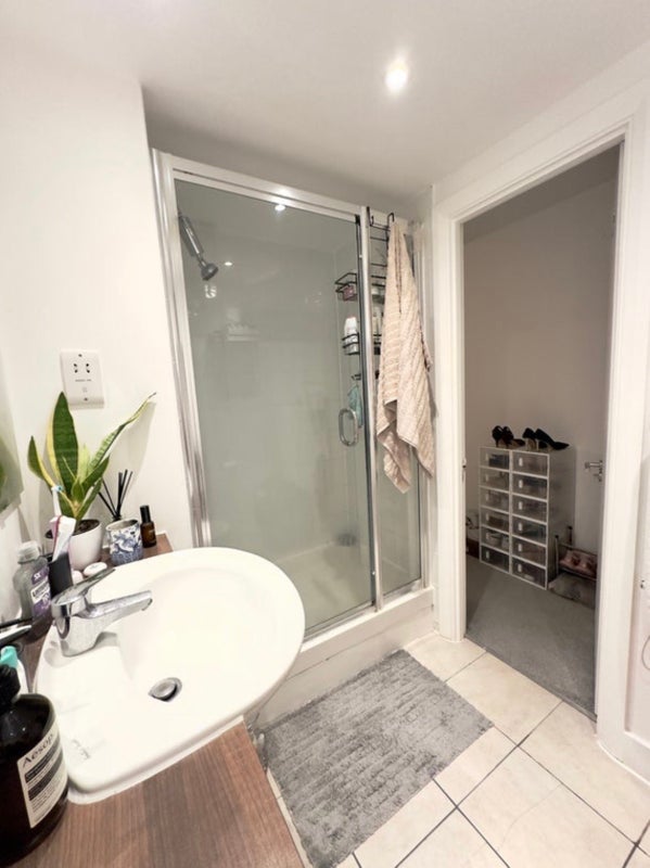 Room Chapter Way in Greater London