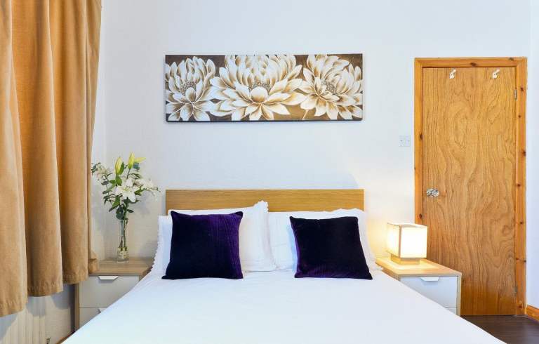 Flat Hampton Road in Greater London