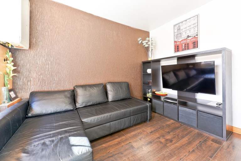 Flat Hampton Road in Greater London