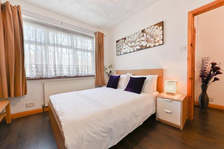 Flat Hampton Road in Greater London