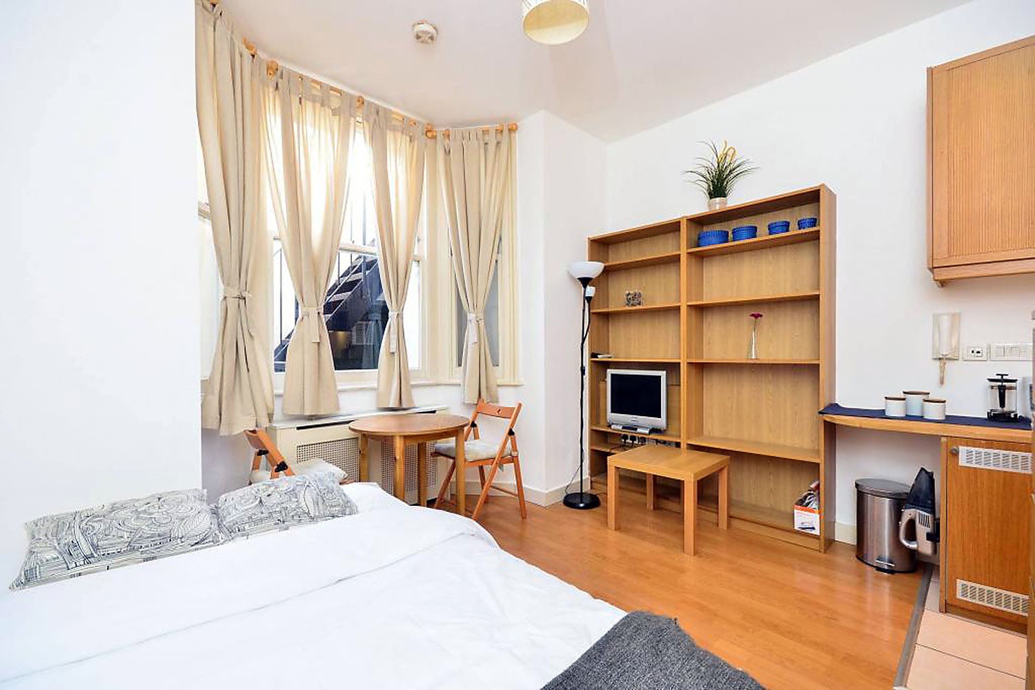 Flat Fairholme Road in Greater London