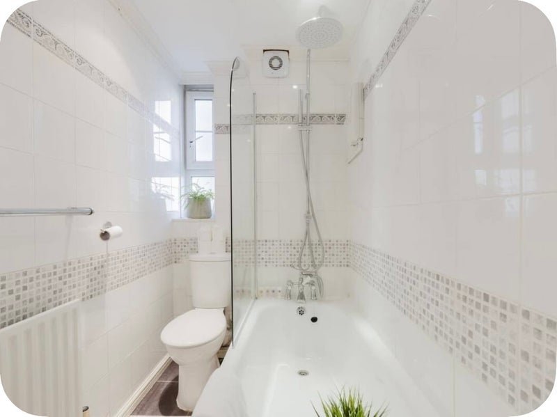 Flat Atkins Road in Greater London