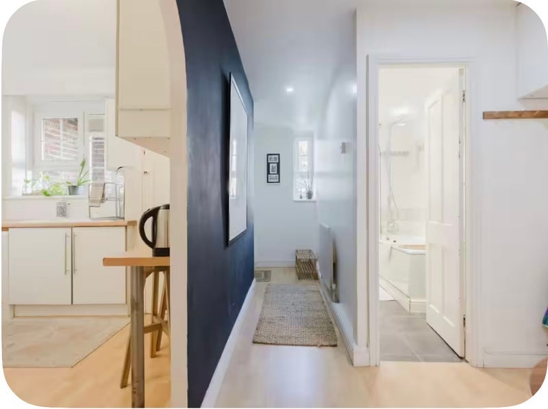 Flat Atkins Road in Greater London
