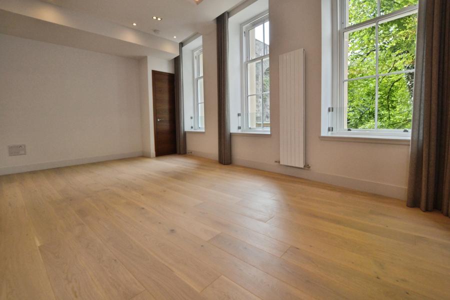 Flat Quality Street Lane in City of Edinburgh