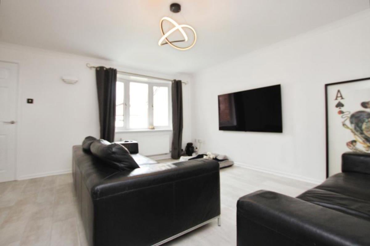 House Apseleys Mead in Bradley Stoke