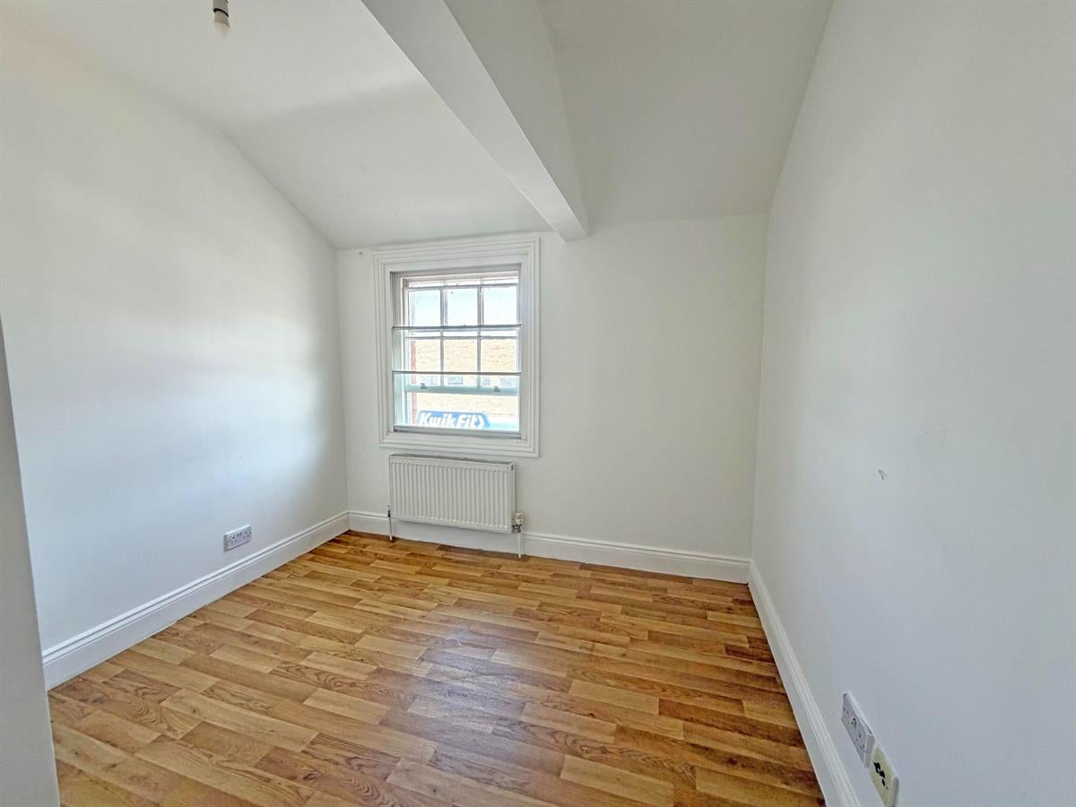 Flat The Broadway in Bedford