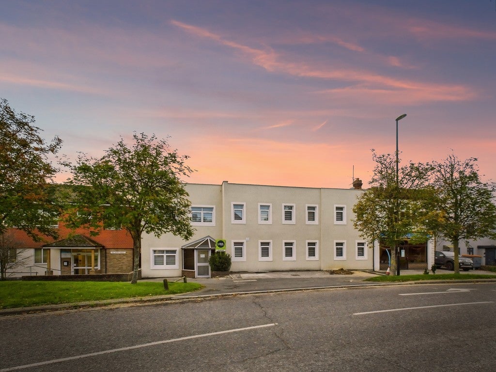 Flat Victoria Way in Mid Sussex