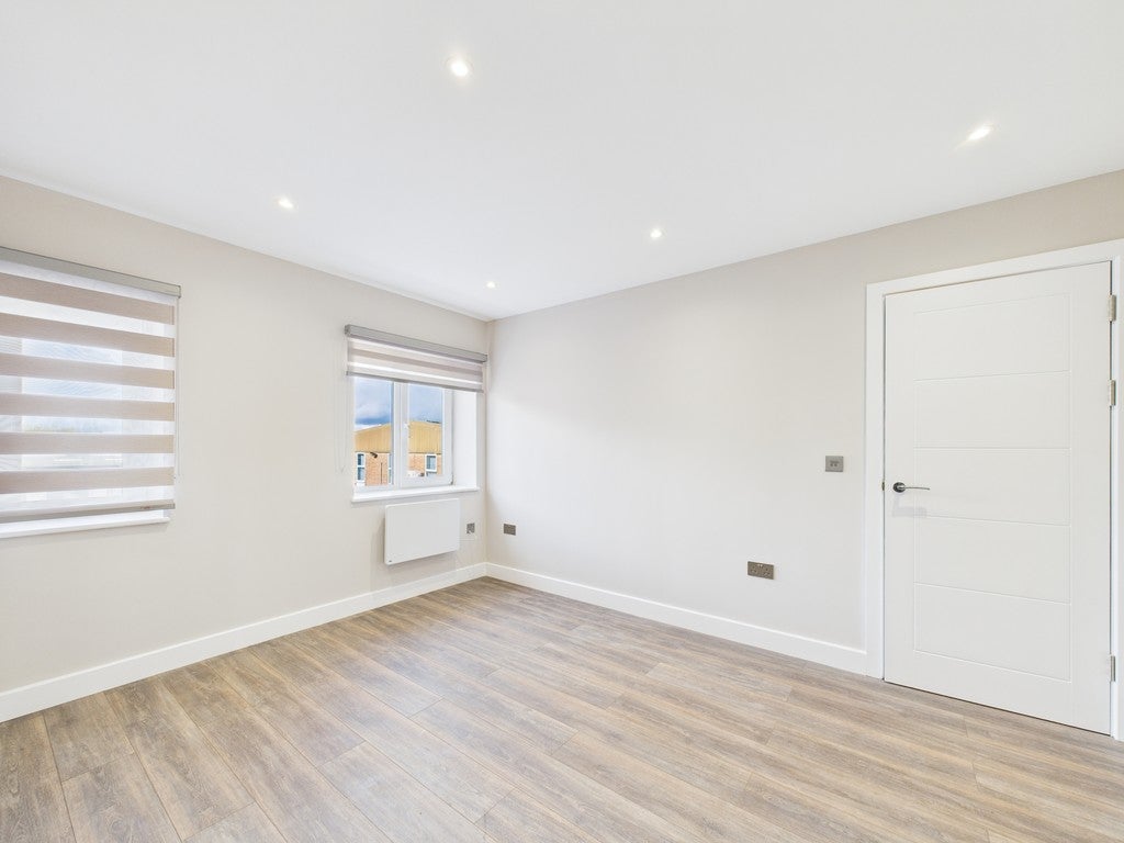 Flat Victoria Way in Mid Sussex