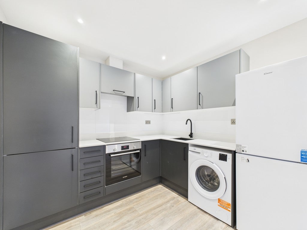 Flat Victoria Way in Mid Sussex