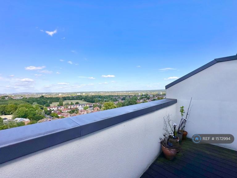 Room South Norwood Hill in Greater London