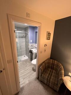 Room Wincham Avenue in Liverpool