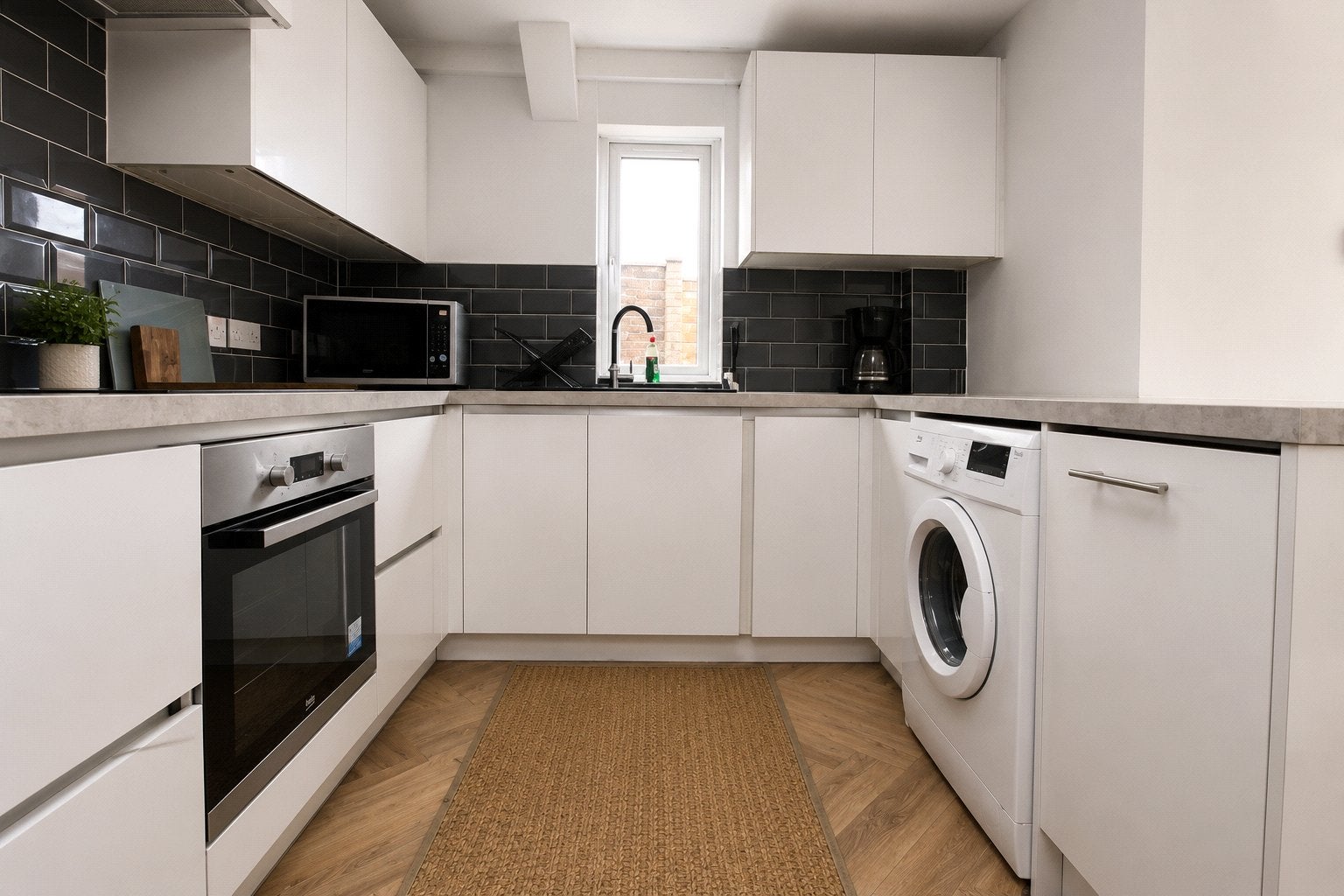 Flat Cotford Road in Greater London
