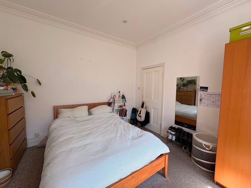 Room Mantilla Road in Greater London