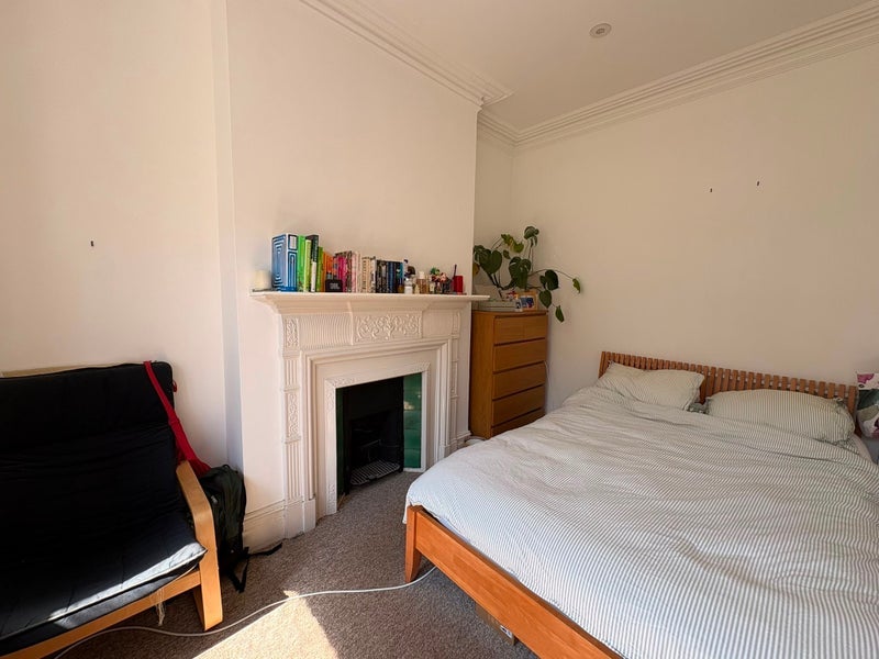 Room Mantilla Road in Greater London