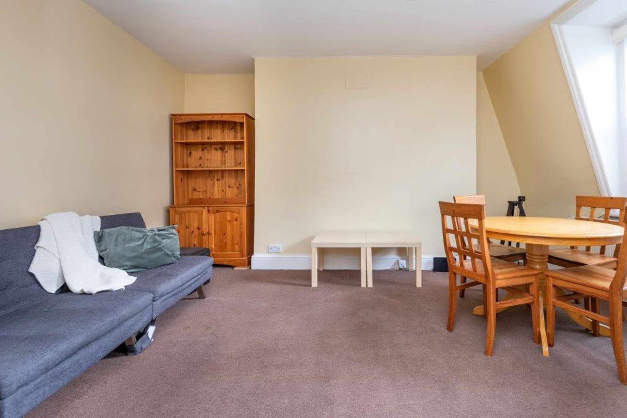 Flat Fellows Road in Greater London