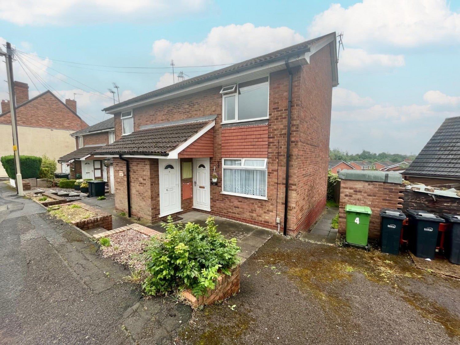 Flat Grosvenor Road South in Dudley