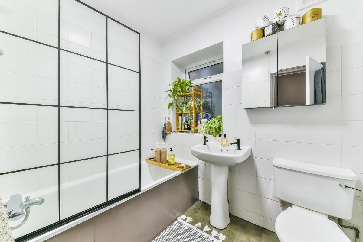 Flat Mowbray Road in Greater London