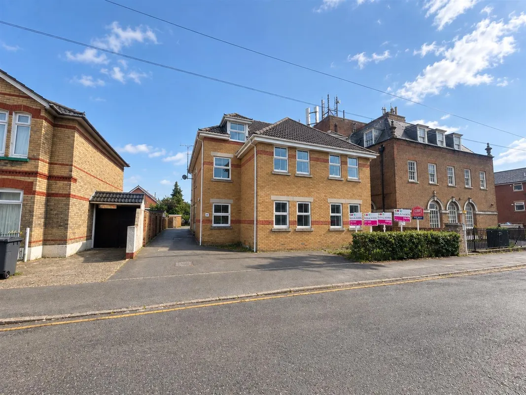 Flat Wycliffe Road in Bournemouth