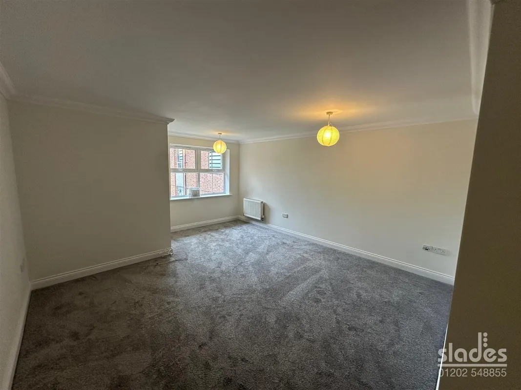 Flat Wycliffe Road in Bournemouth