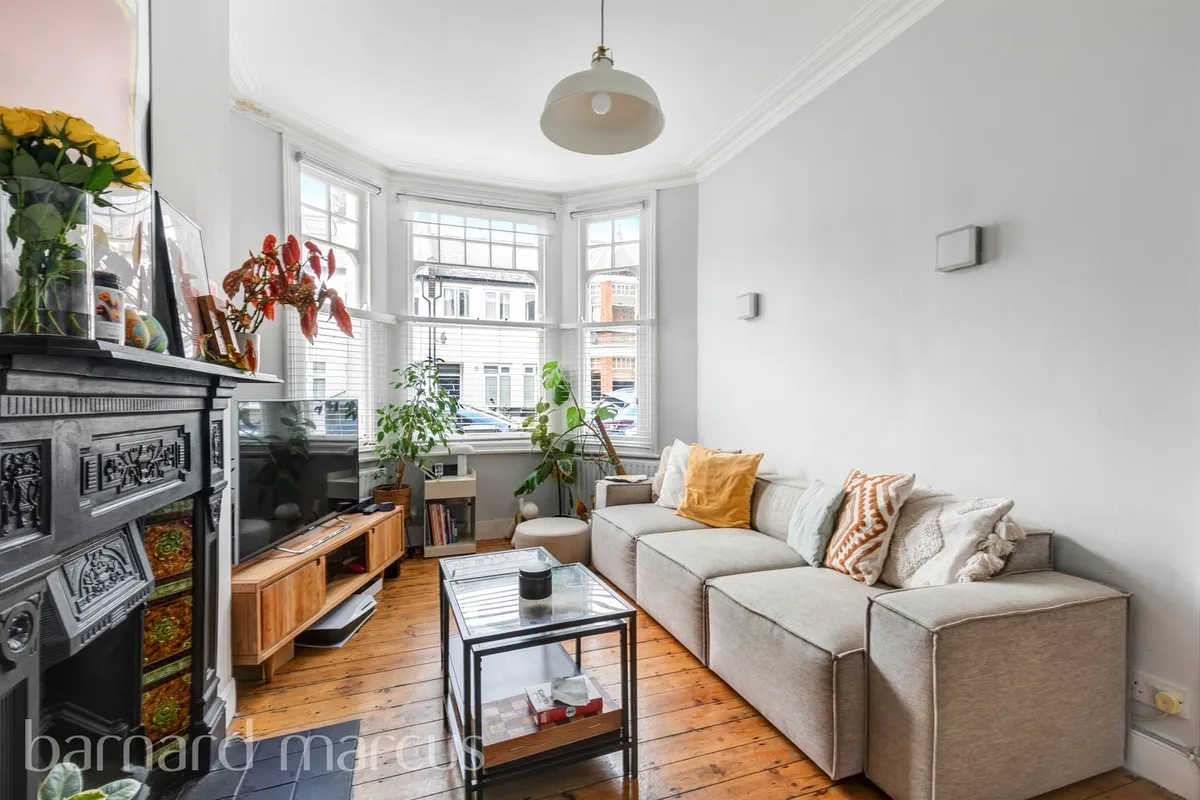 Flat Littlebury Road in Greater London