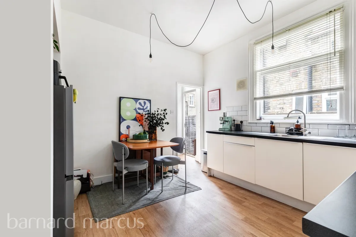 Flat Littlebury Road in Greater London
